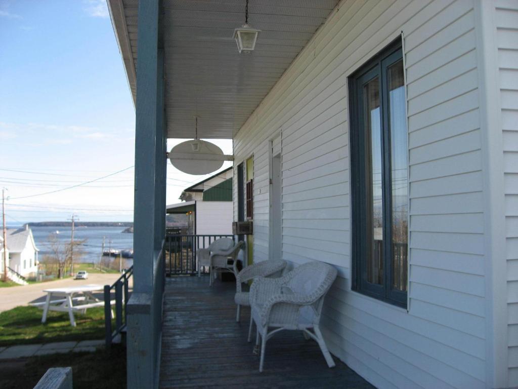 Le Goeland Hotel Tadoussac Exterior photo